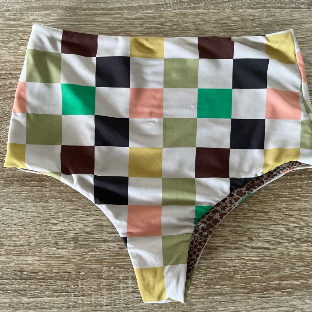 Acacia Seychelles bottoms in Eames size small